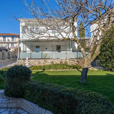 1 Bedroom Gorgeous In * סלצה